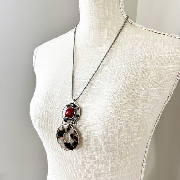 NEW Chico's Adjustable Faux Tortoise Shell Pendant Necklace - Picture 4 of 7